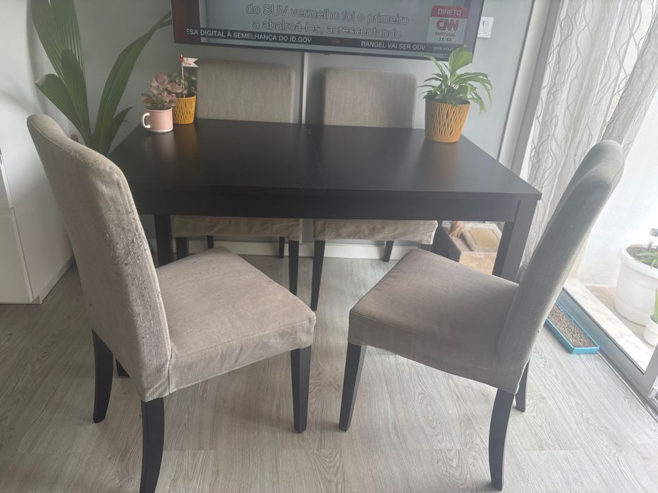 Conjunto ikea mesa extensível 4 cadeiras