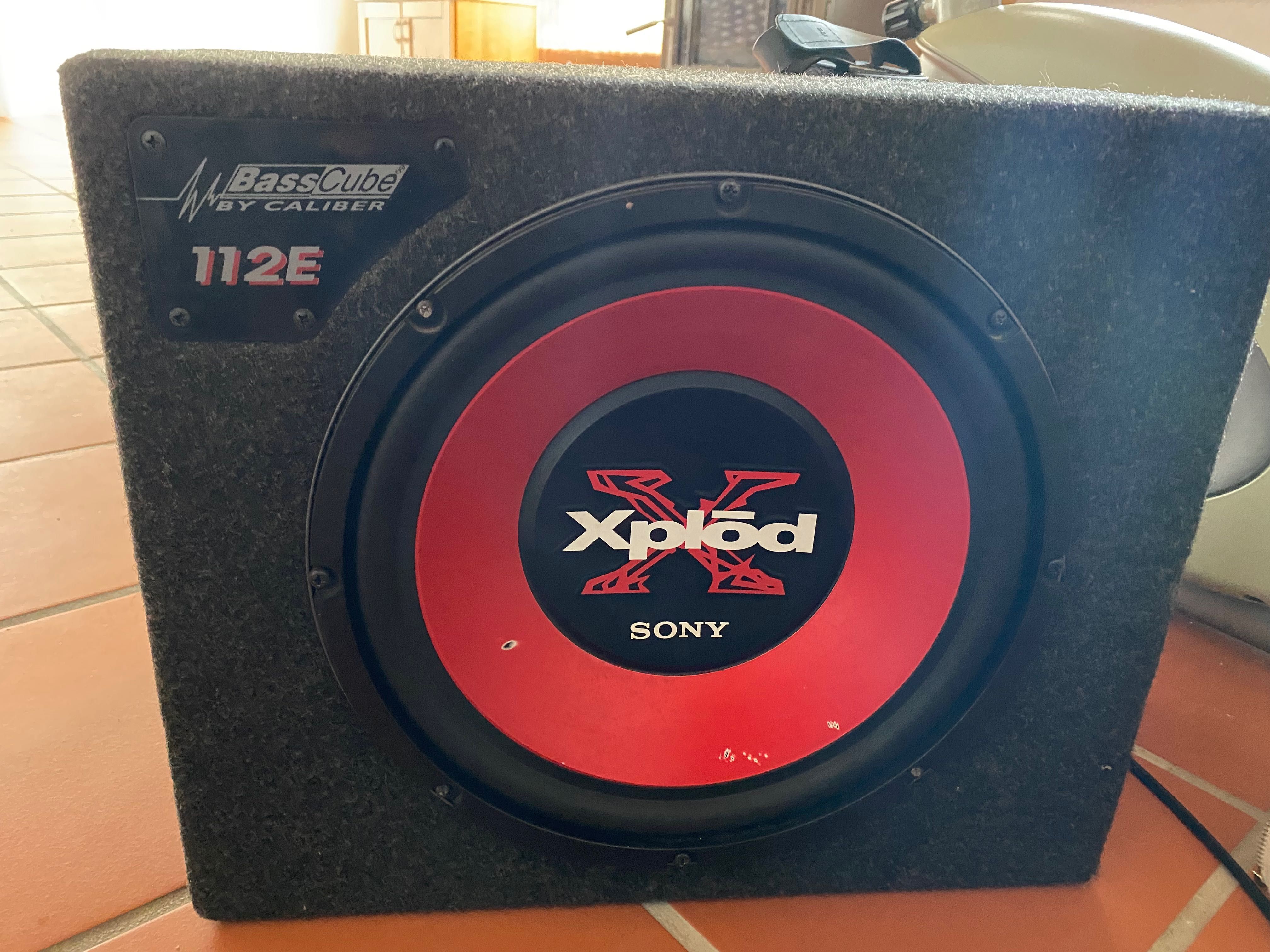 Subwoofer Sony explod com caixa caliber