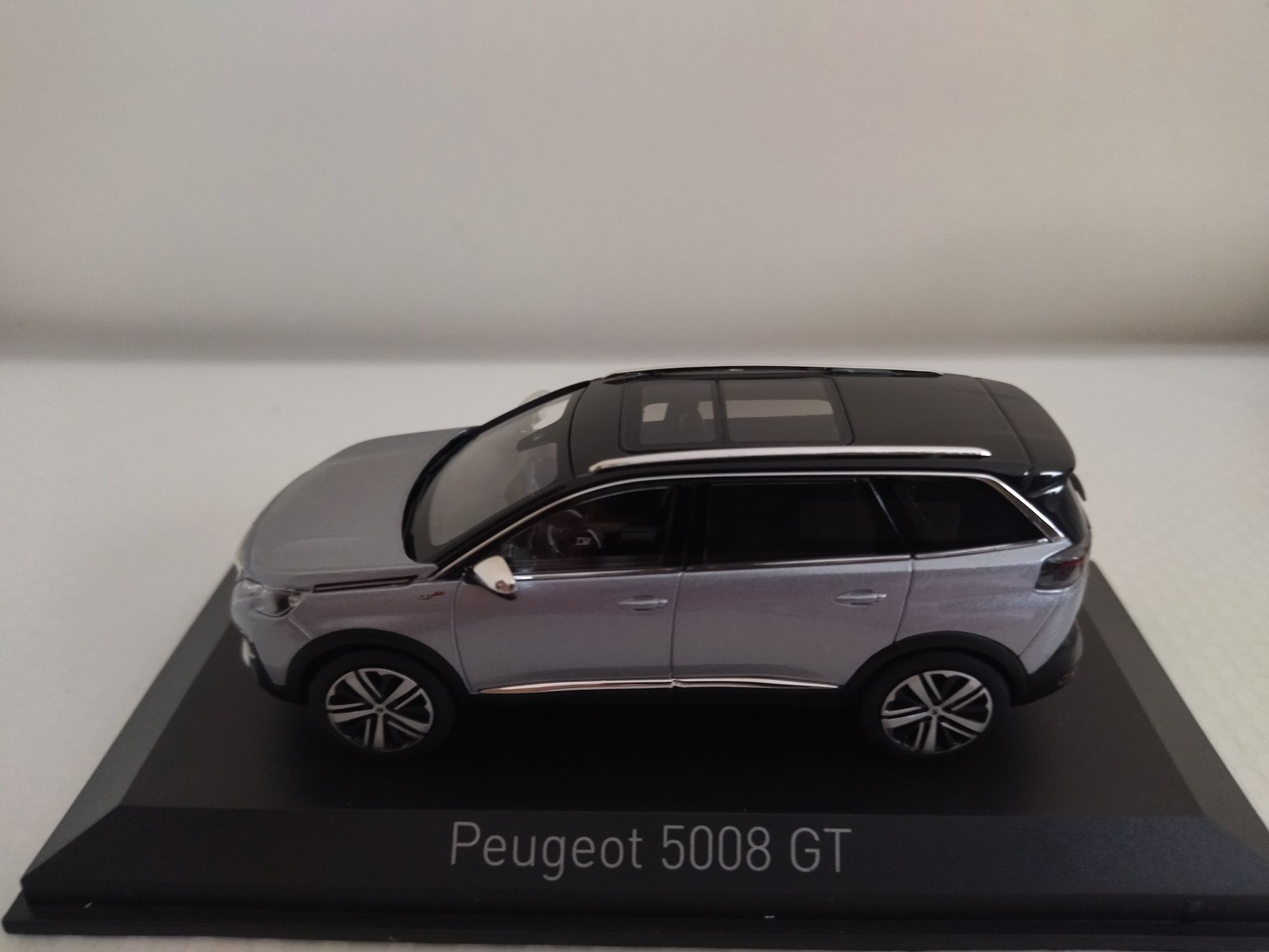Miniatura Peugeot 5008 GT 1/43 Nova
