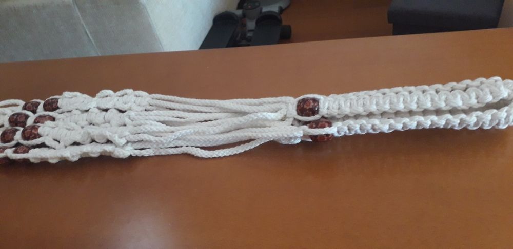 Suporte de vaso para pendurar em macramé