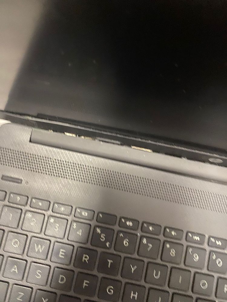 Laptop hp compaq RTL8821CR 15”