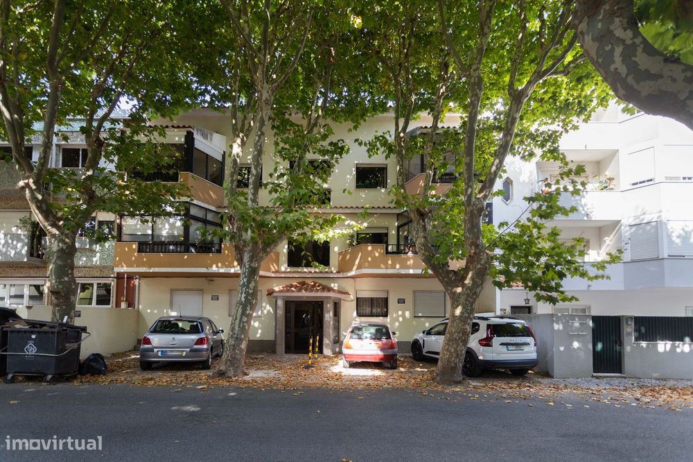 Encantador Apartamento Familiar em Zona Tranquila com Terraço e Lareir
