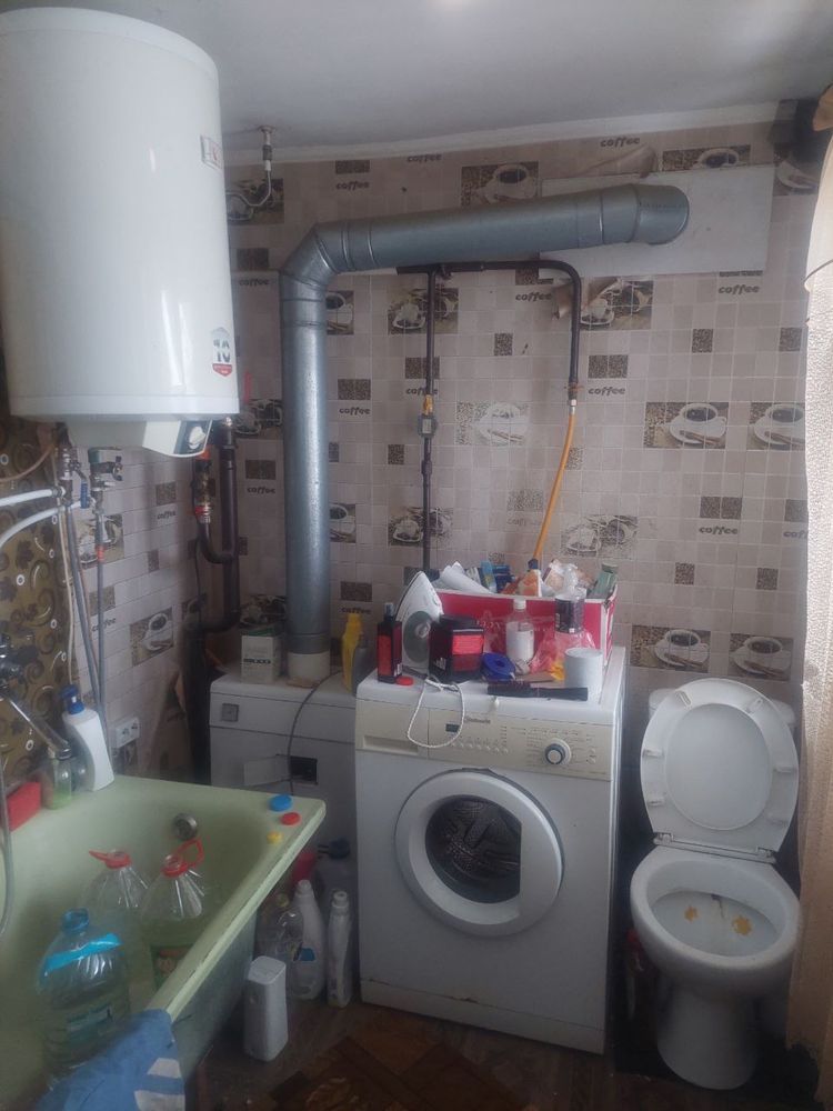 Продам частину будинку с.Садки ( від Кременчука  1 км)
