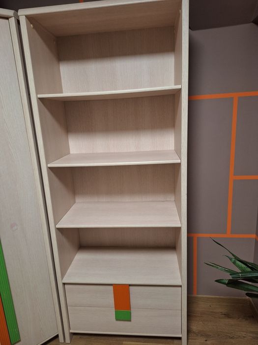 Regał z szufladami