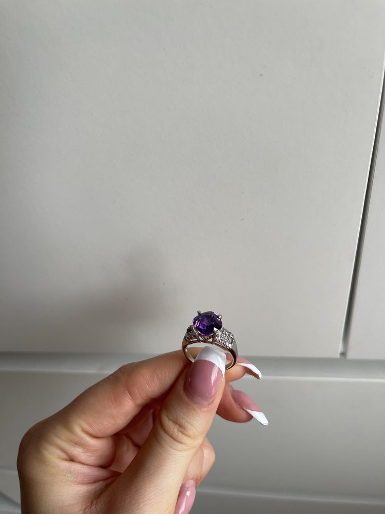 Piękny pierścionek ametyst syntetyczny fioletowy kamień cyrkonie r 14