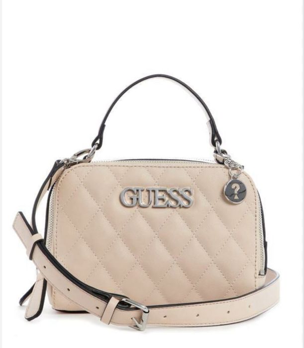 Бежева сумочка марки guess