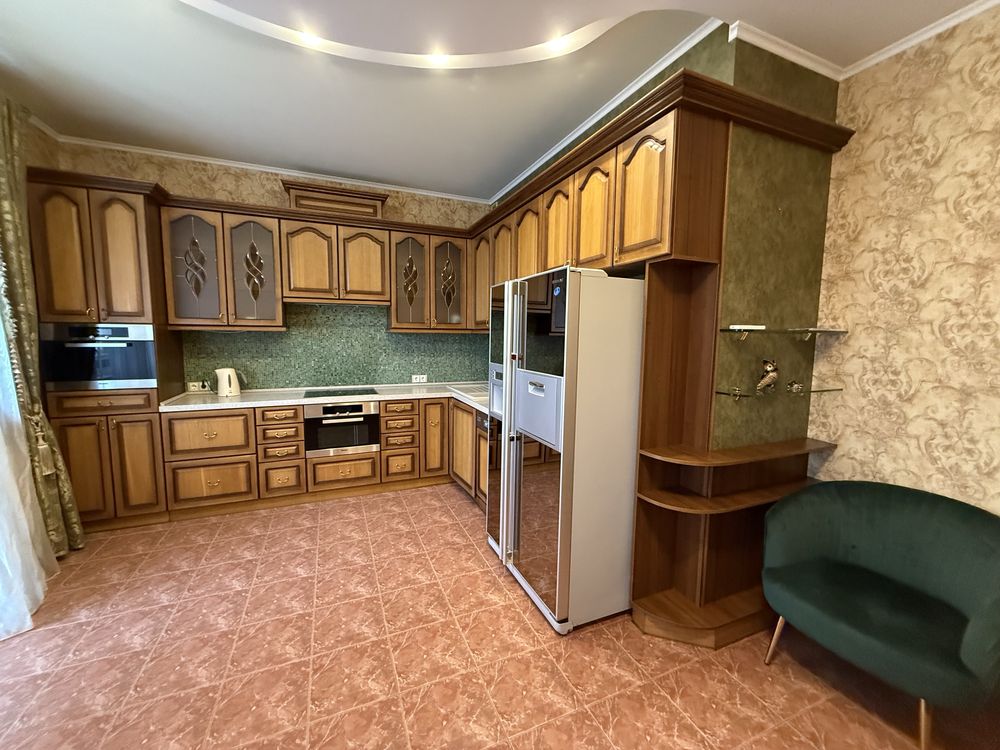 Продам 3х комн.квартиру 117м2,ул.О.Яроша 22,Метро Ботанический Сад