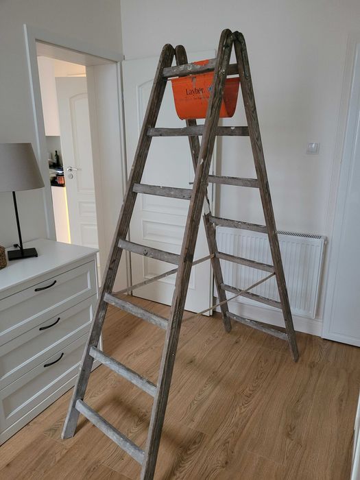 Wysoka, solidna drewniana drabina Layher, 7 szczebli, 200 cm
