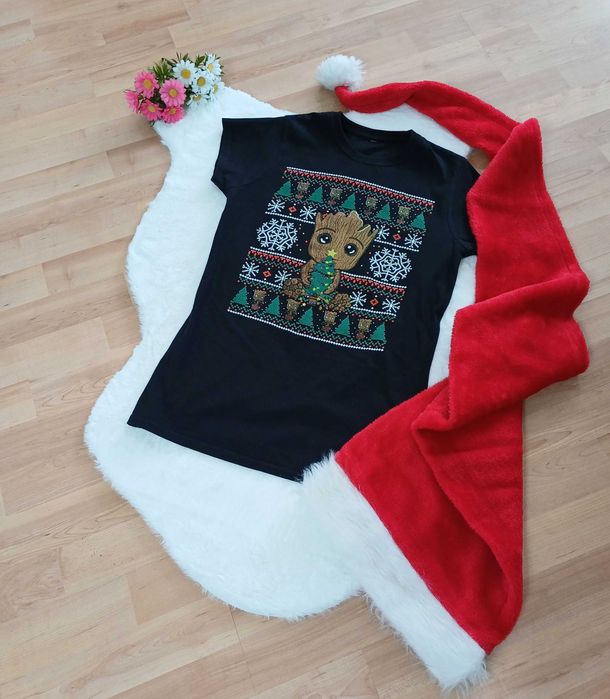 Czarny tshirt damski S świąteczny Groot z nadrukiem na krótki rękaw