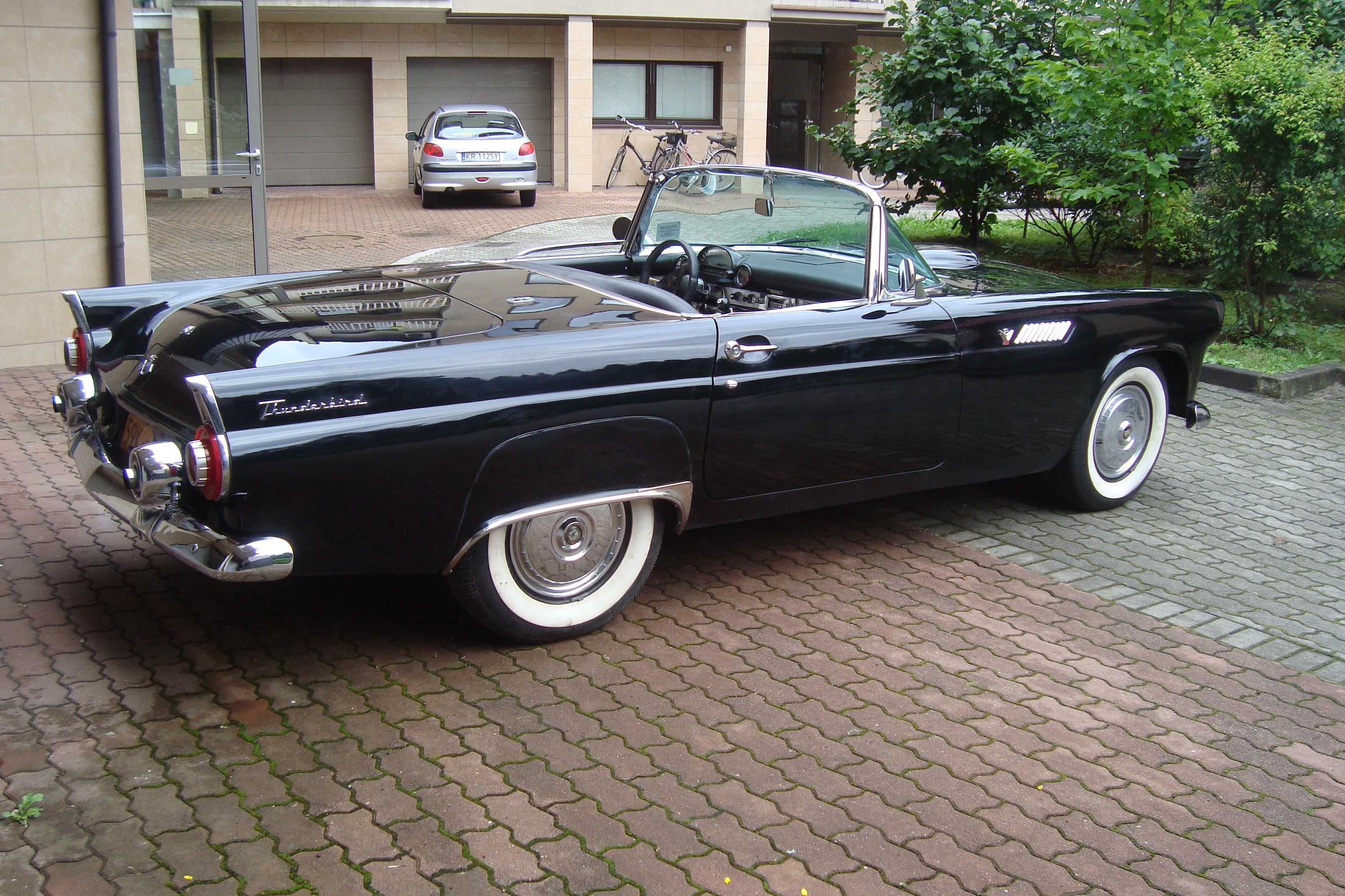 Ford Thunderbird 1955, 4800 cm3 .
