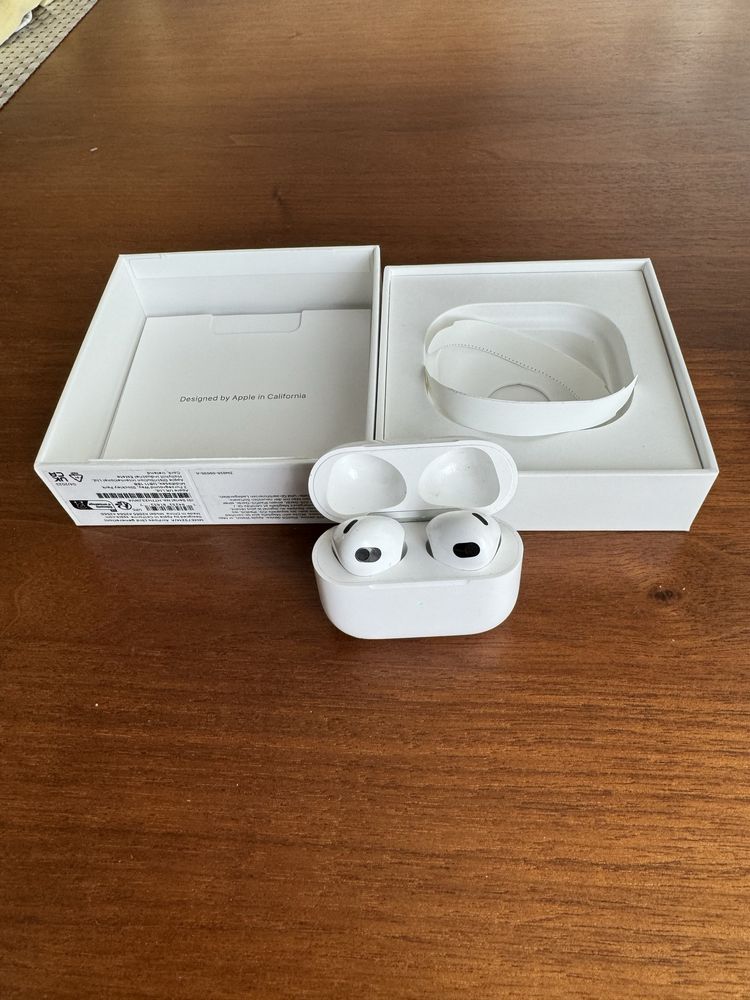 Słuchawki Apple Airpods 3 generacji stan bardzo dobry