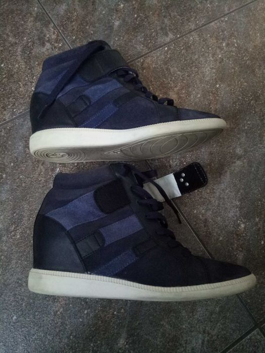 Нові жіночі черевички.