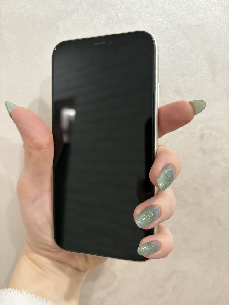 Мобільний телефон Apple iPhone 11 64GB