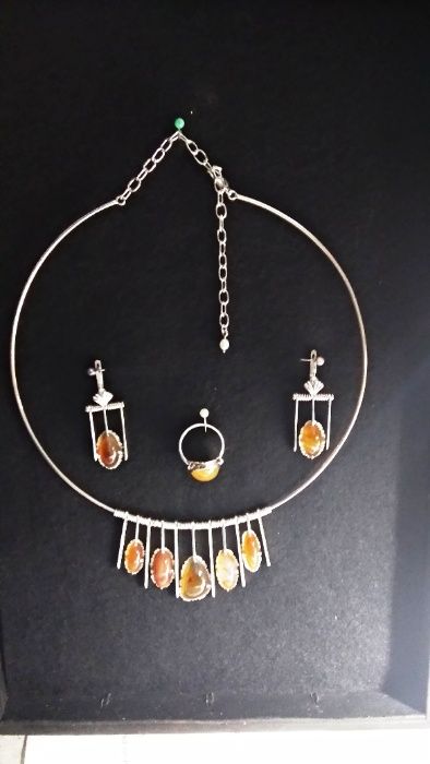 Продам серебряный комплект: Ожерелье, кольцо, серьги