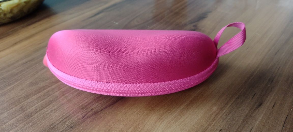 Etui na okulary na suwak