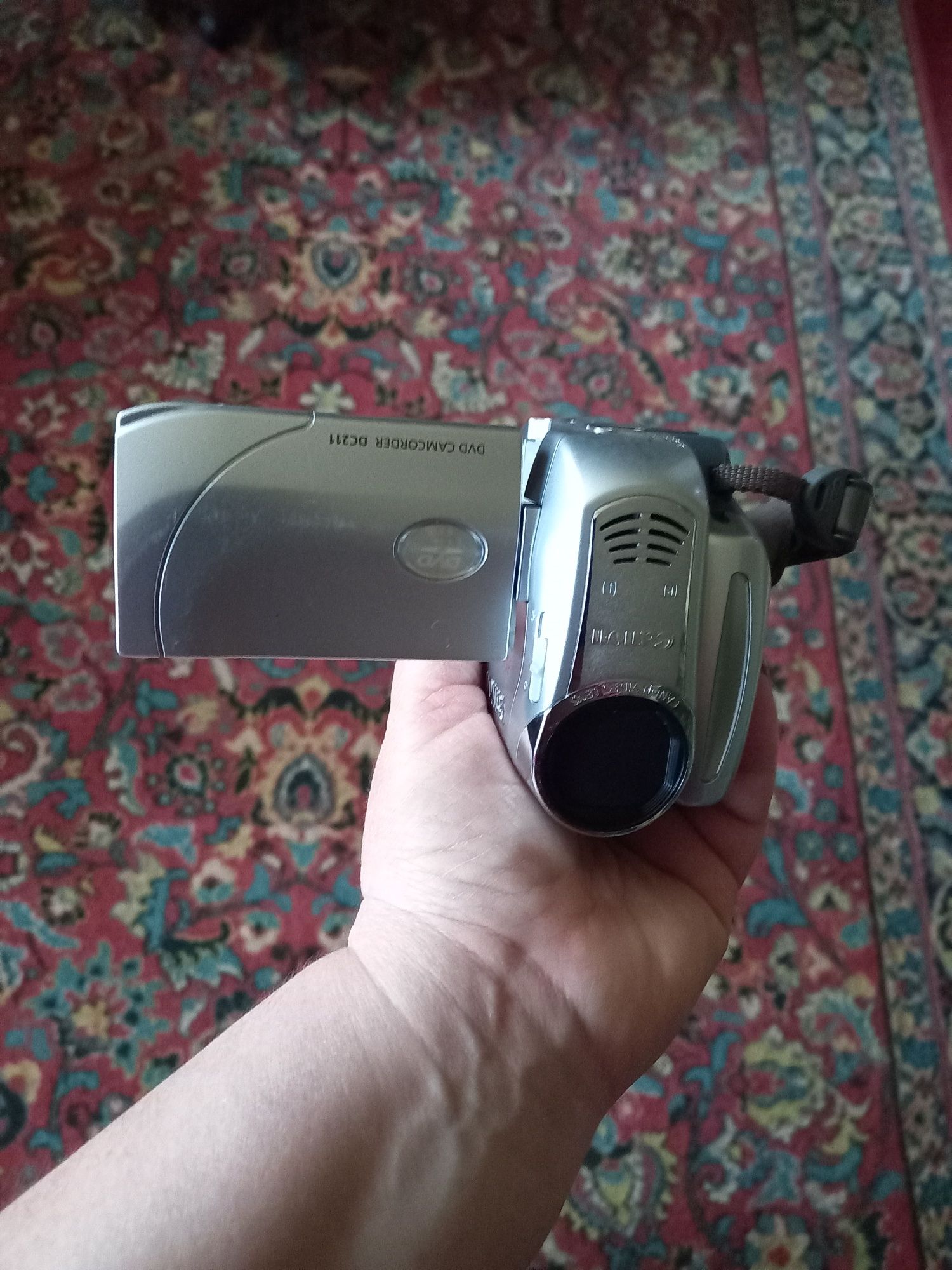 Видеокамера Canon DC211