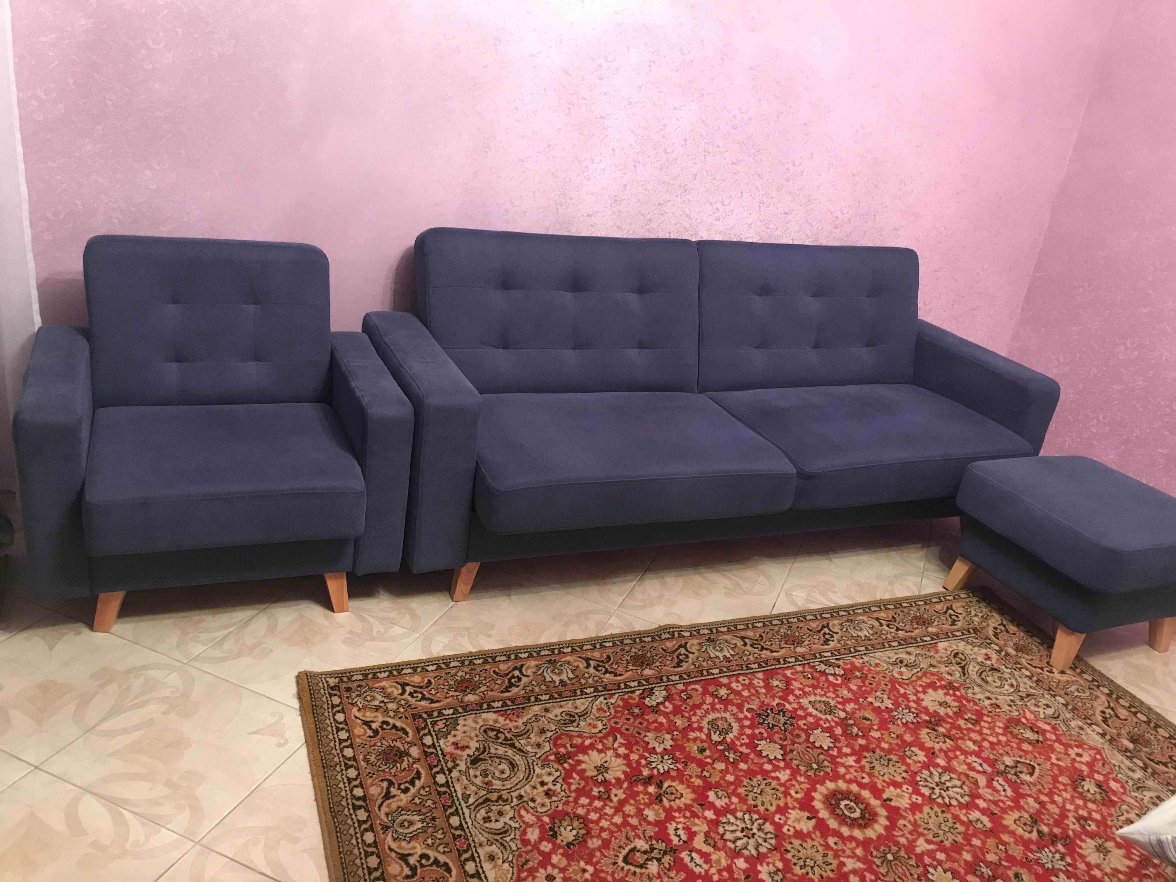 Продам диван  розкладний, в комплекті  кресло +пуфік, б/у