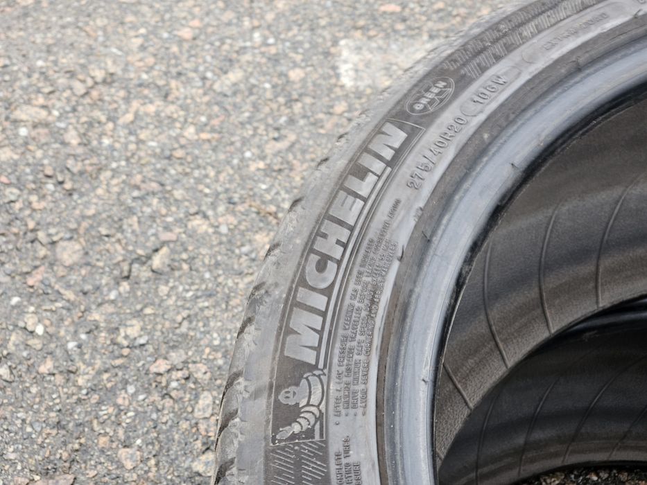 Продам резину зимову  275/40 р20