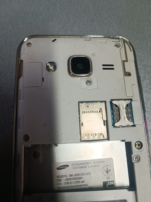 Samsung j200 j2 2015 цілий на запчастини