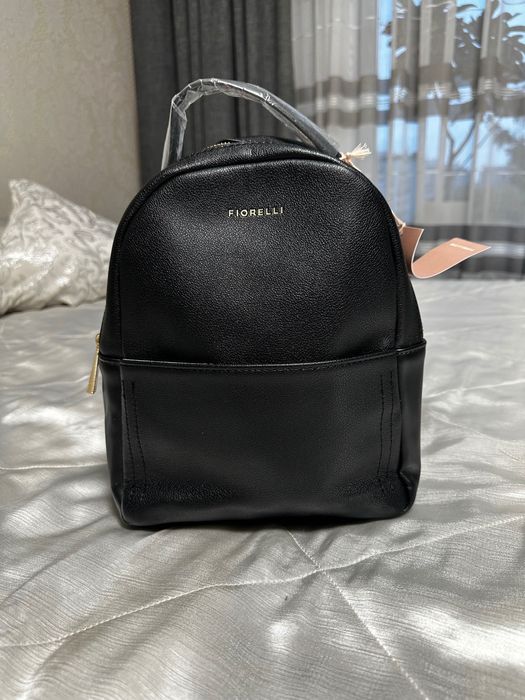 Рюкзаки та сумки для дівчат