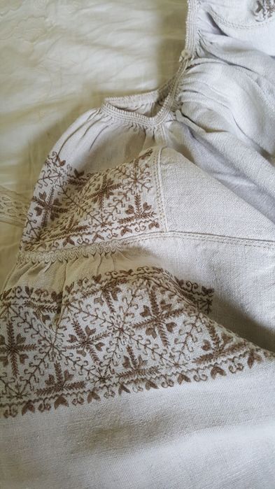 Сорочка автентична, вишита  монохромним взором на конопляному полотні!