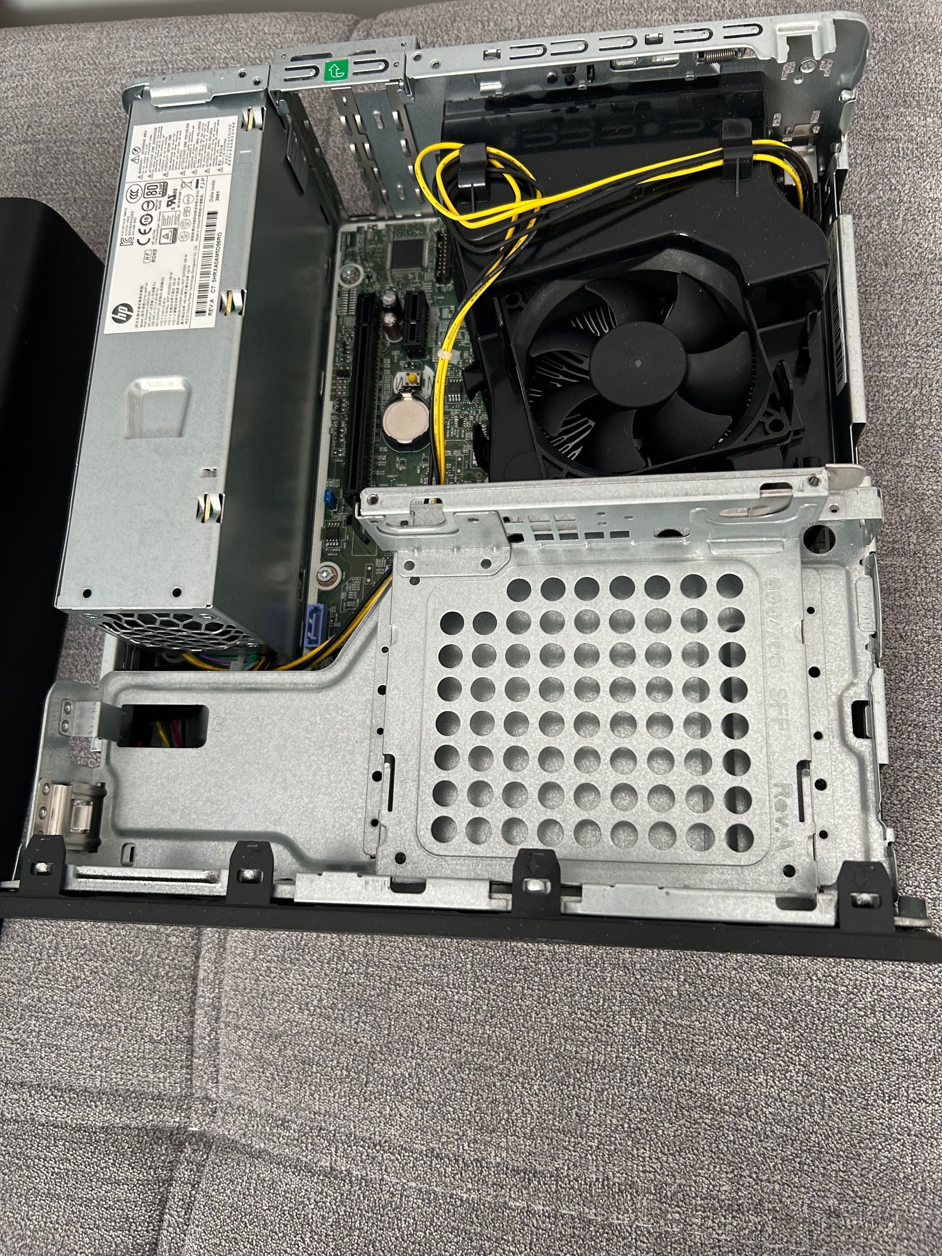 HP 705 elitedesk G5 SFF AMD pro Ryzen 5 RX Vega 11 8GB 256GB nvm
Win11