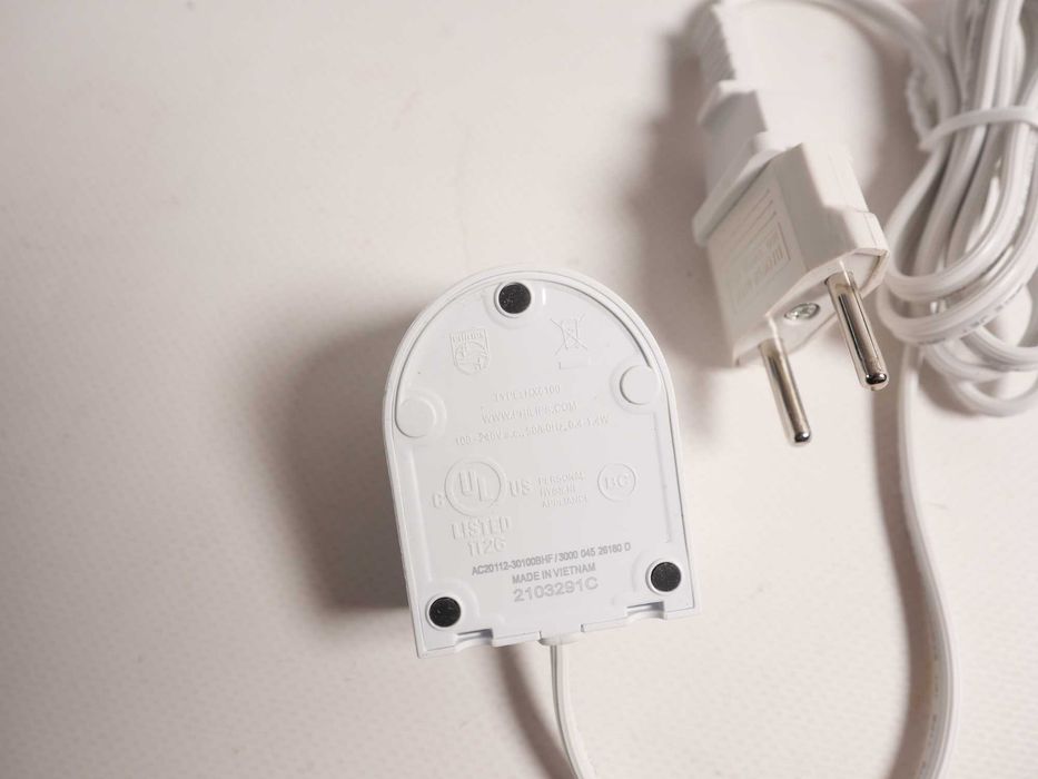 Зарядний пристрій і чохол для зубної щітки Philips Sonicare