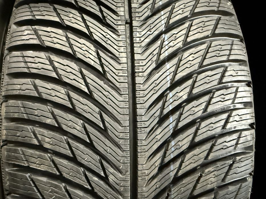 245/40 r18 Michelin 2шт.