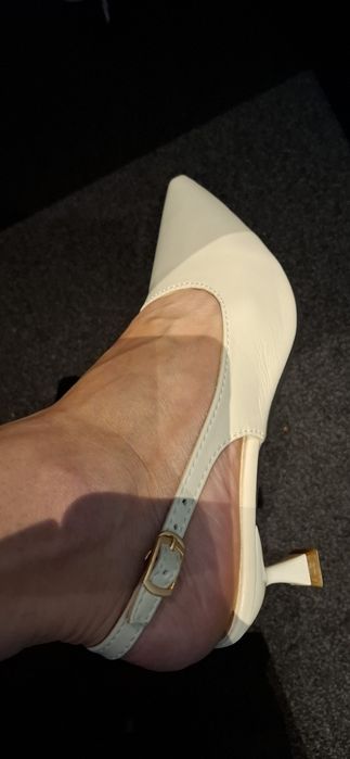 Kremowe mleczne szpilki 39 Nowe za piętę slubne