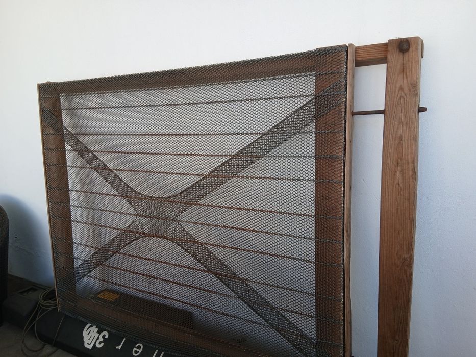 Estrado de cama antigo