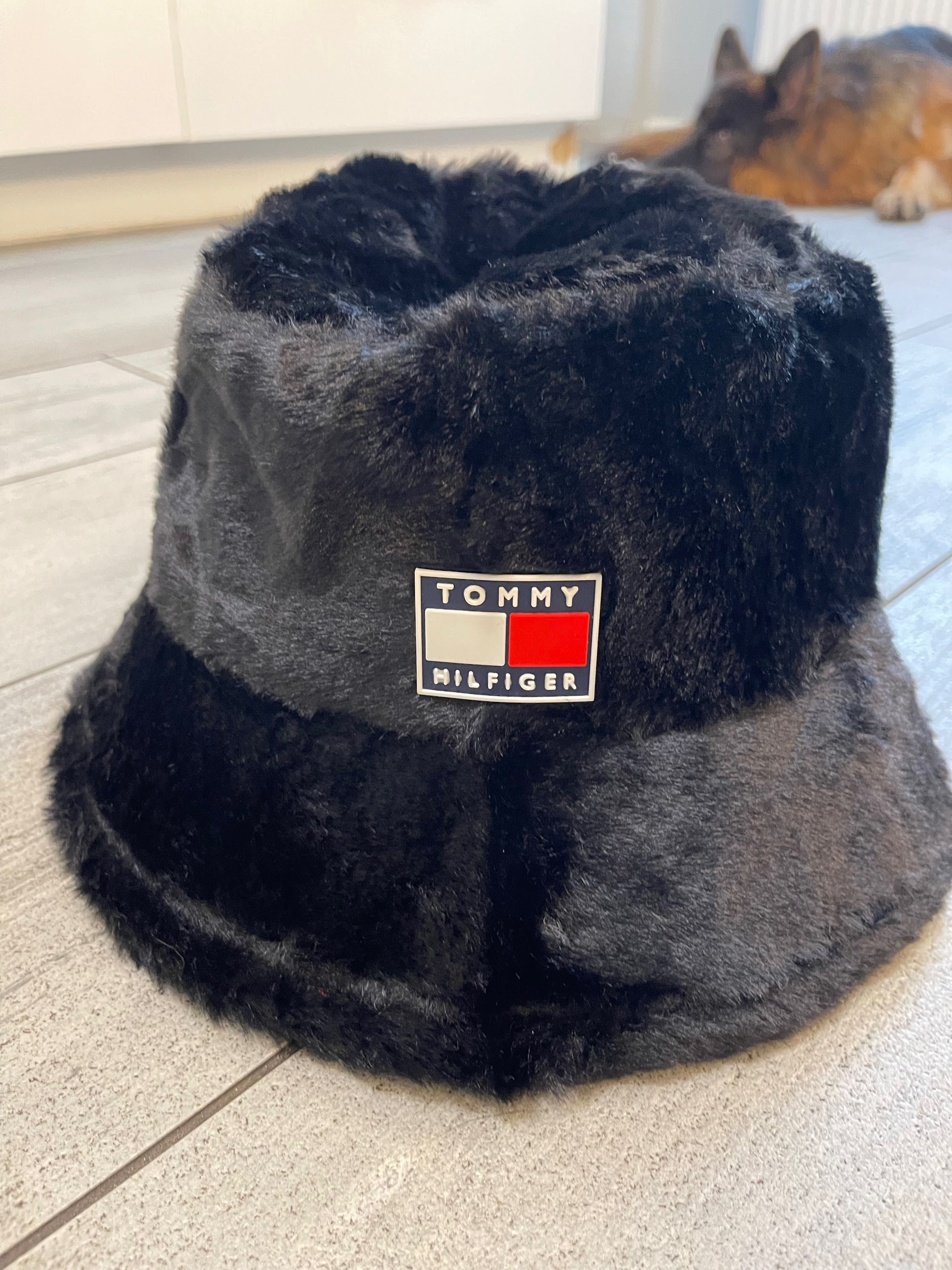 Nowa damska czapka TH