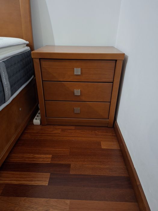 Cama casal Faia c/ sommier + 2 mesas cde cabeceira