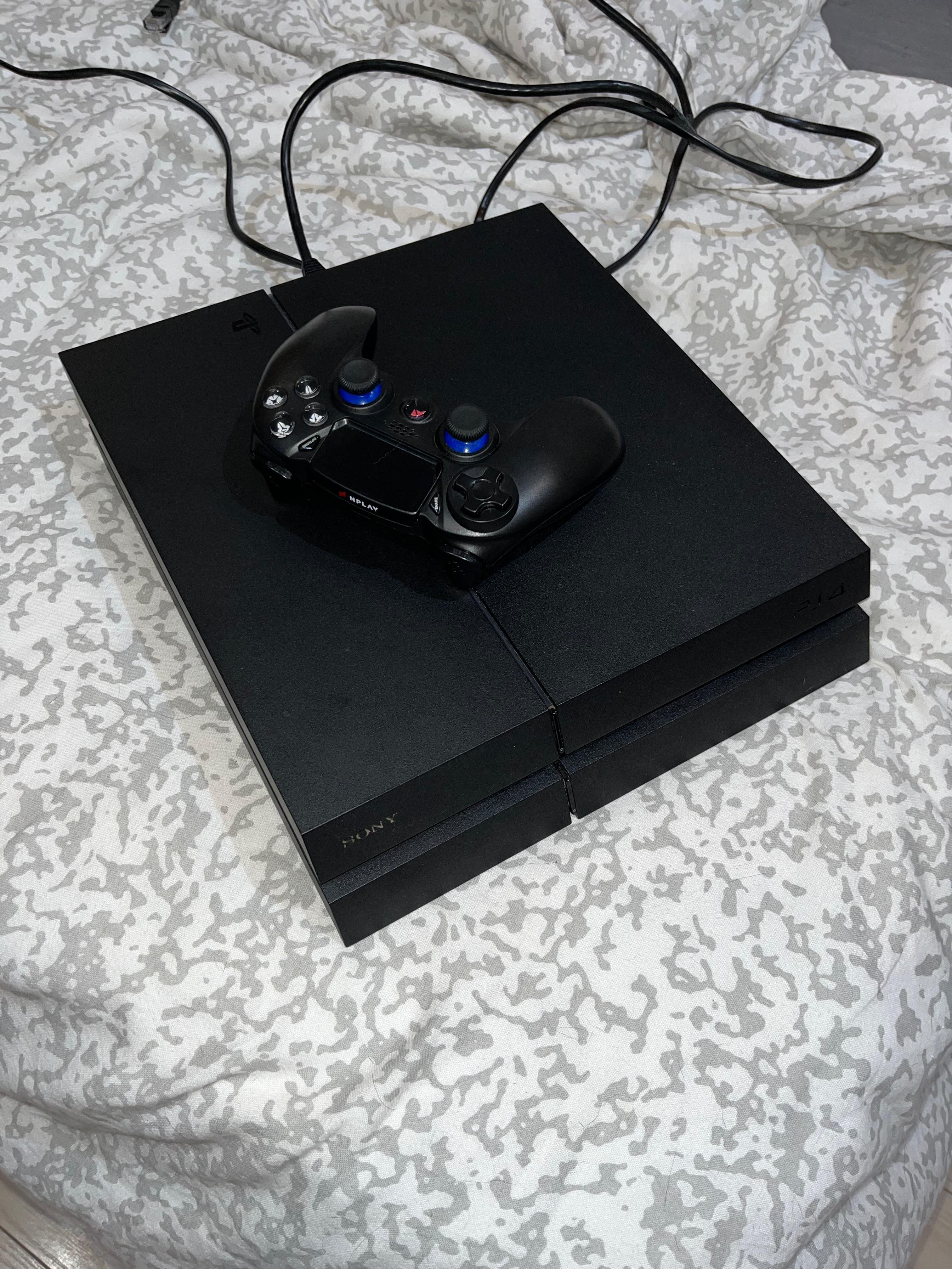 PS4 500GB + 3 comandos (2 originais) – Pronta a jogar!