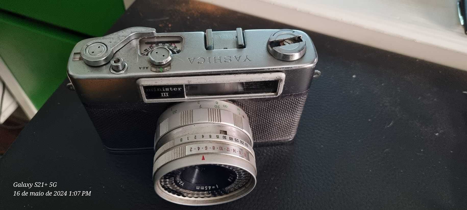Máquina fotográfica analógica YASHICA MINISTER III