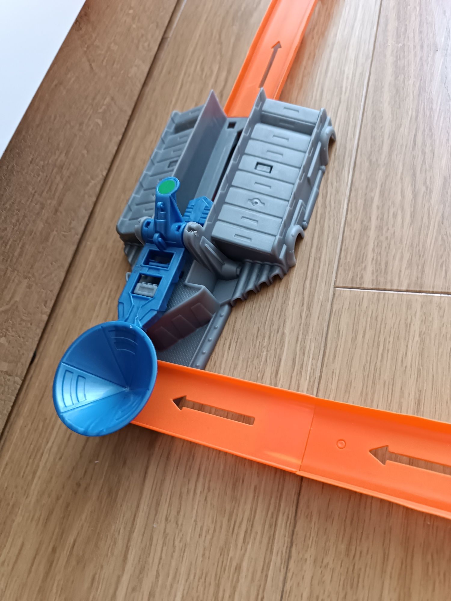 Tor hot wheels  zestaw kilku elementów