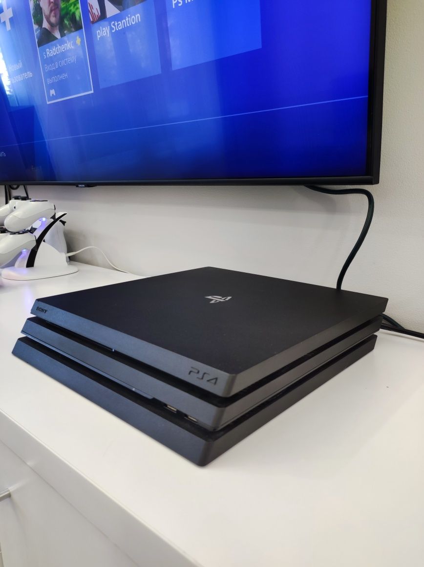 Продам Ps4 pro 1tb + 2джостика + док станция