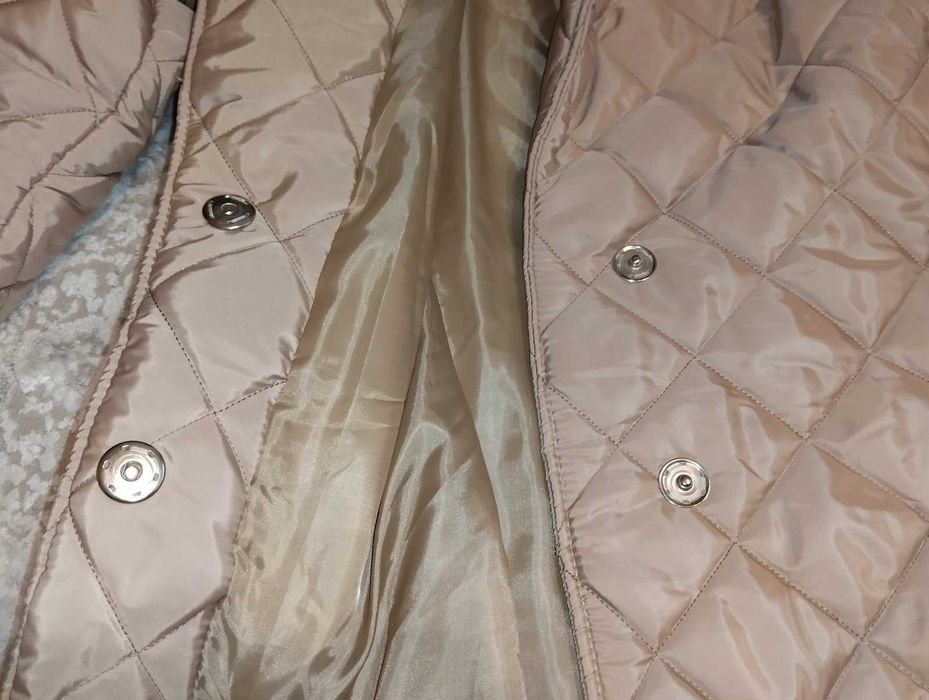 Стьобане пальто Нове На розмір Л Колір беж з переливом Ог 55