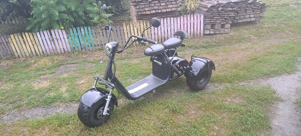 Продам електроскутер Maxxter Trike