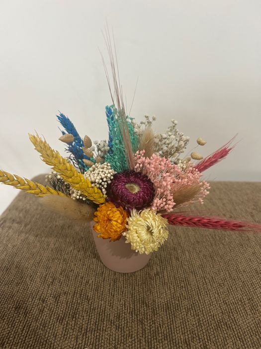 Vaso com flores secas