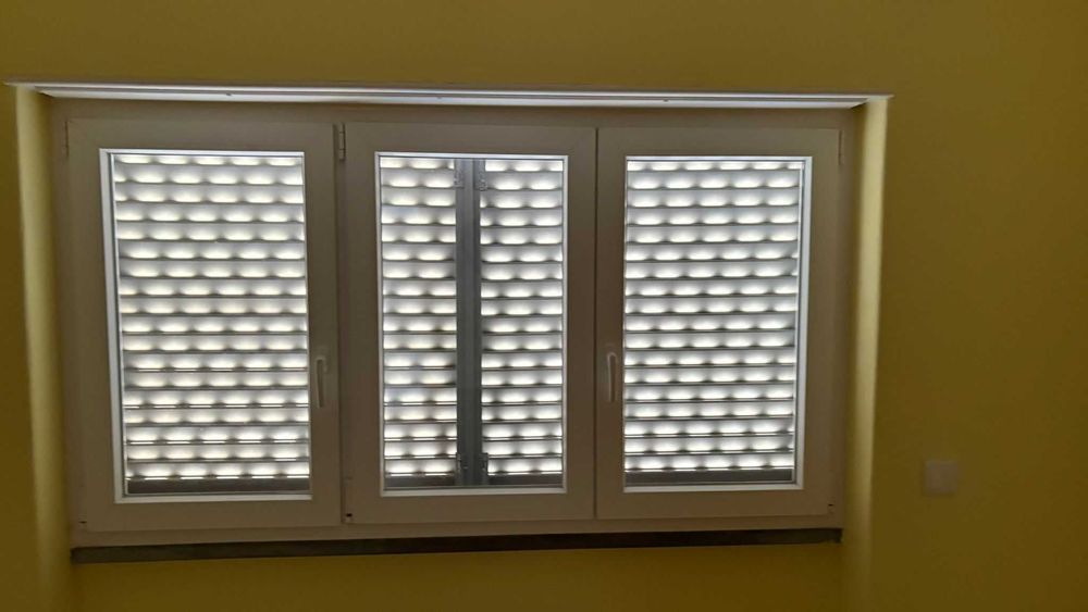 Caixilharias e estores como NOVOS