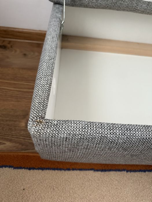 Mała kanapa z schowkiem