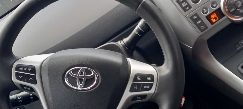 Тойота версо 2011р.