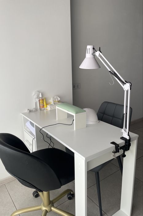 Аренда стола для мастера маникюра