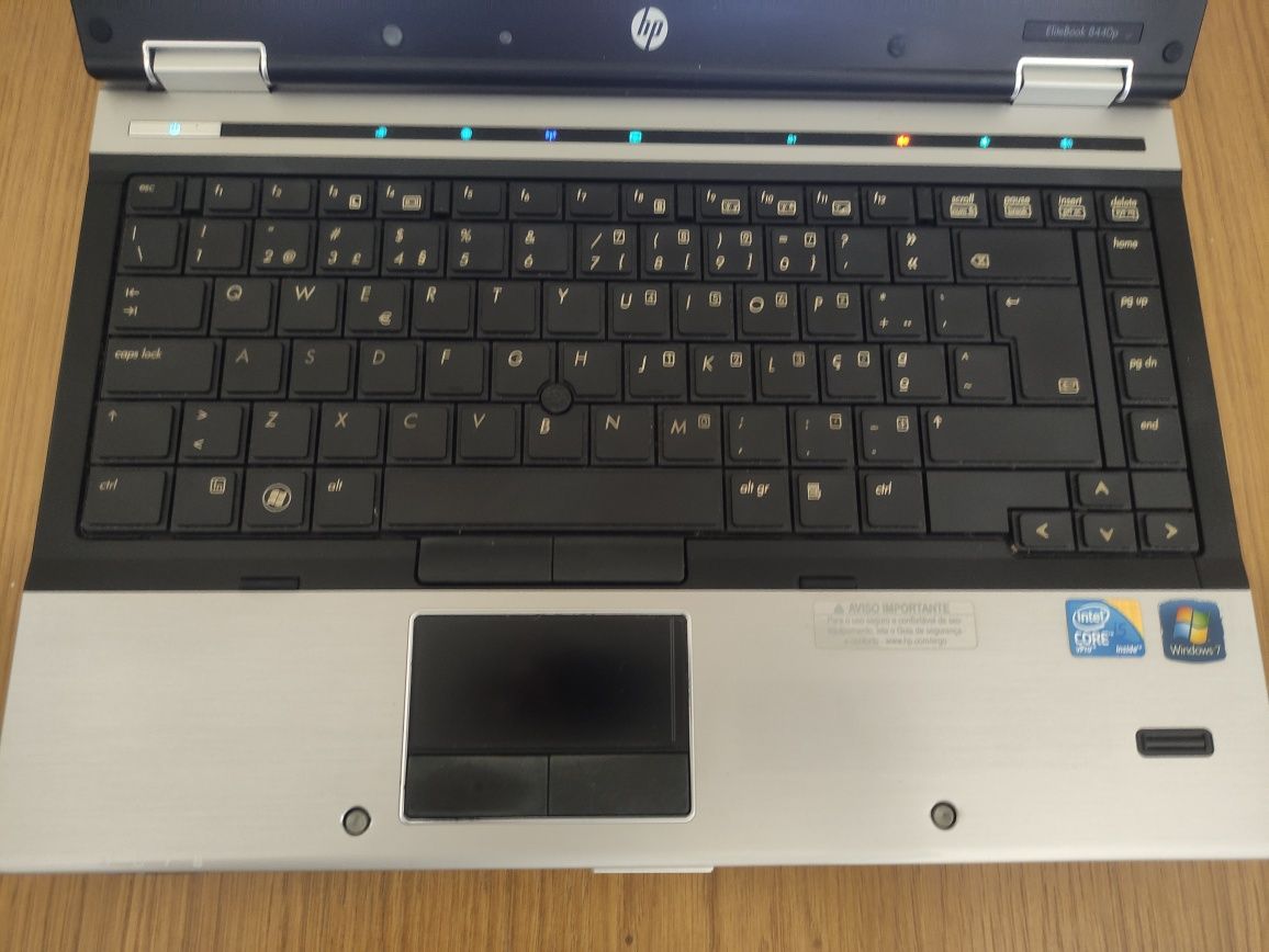 Hp elitebook 8440 i5 6gb 240gb+ dock station+suporte+ monitor