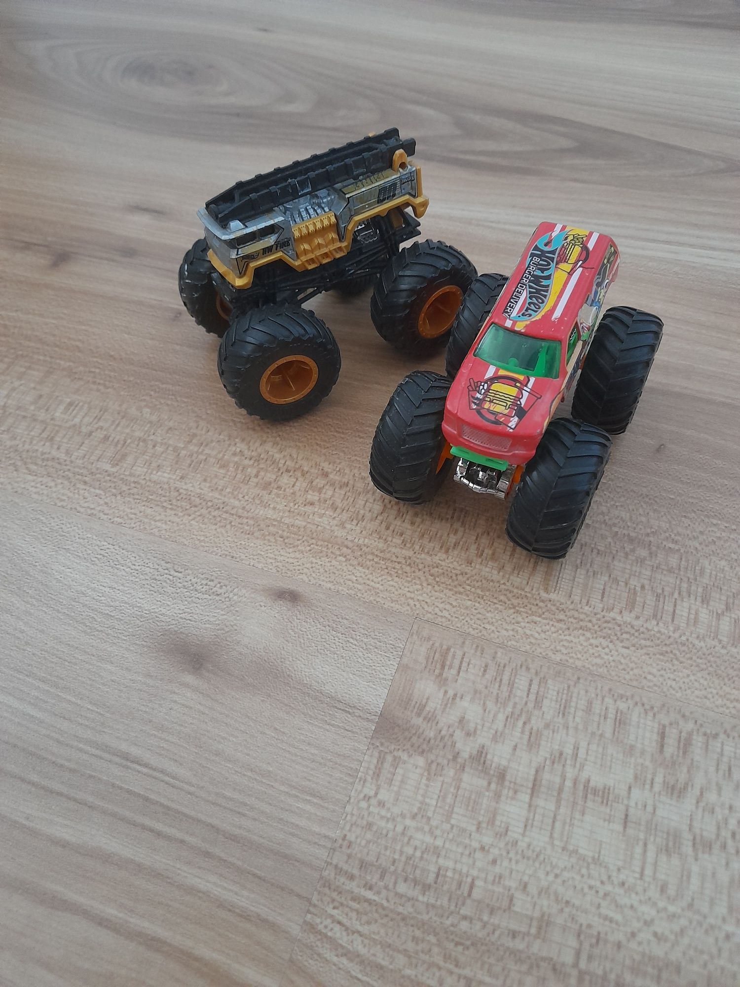 Монстр трак машинка hot wheels