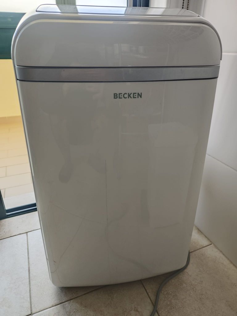 Ar Condicionado Portátil BECKEN BAC4255 (23 m² - 12000 BTU