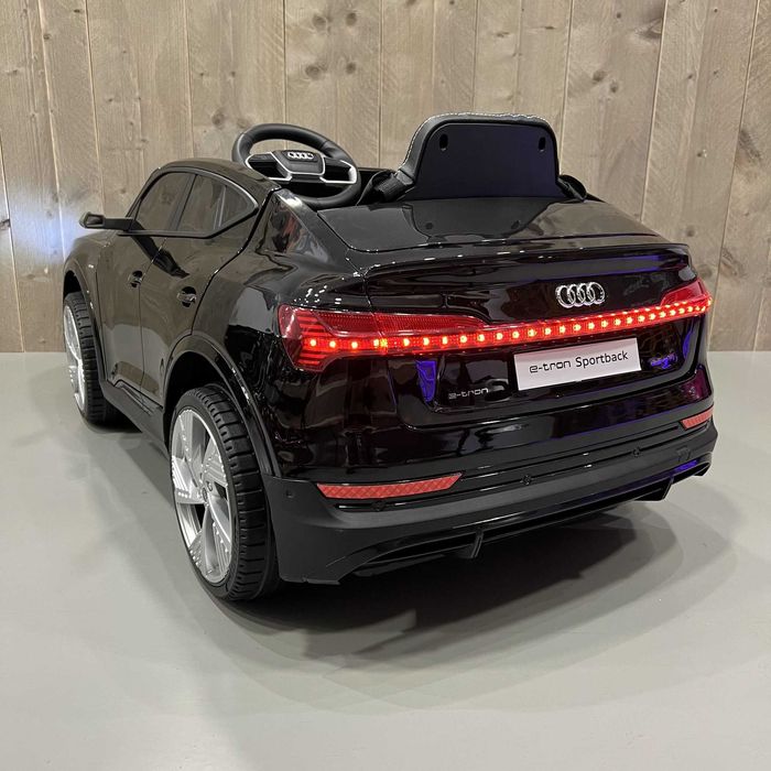 Samochód elektryczny dla dziecka AUDI E-tron 4x4 na akumulator