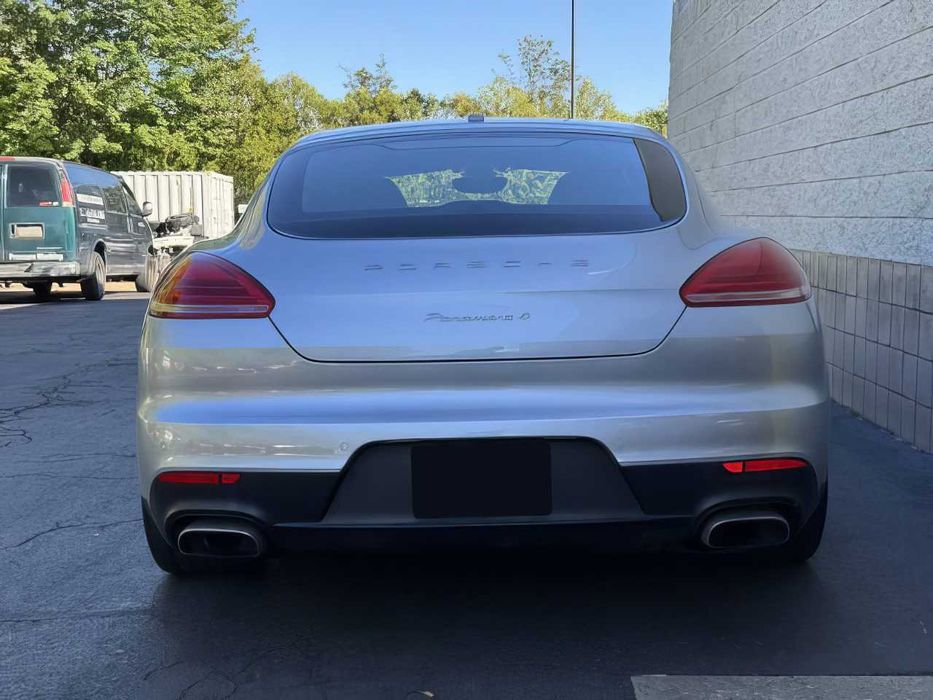 Porsche Panamera      2016