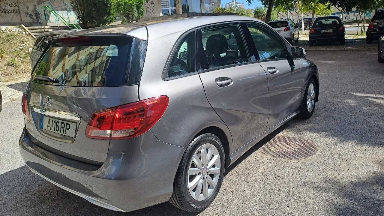 Mercedes-Benz B180