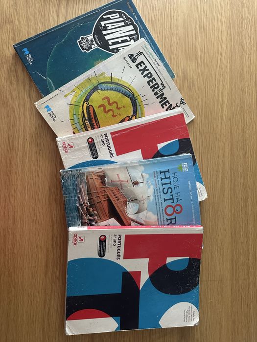 Livros escolares 8° ano